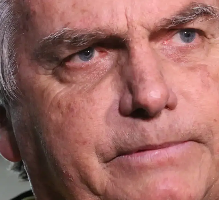 STF condena Bolsonaro a 27 anos e três meses de prisão
