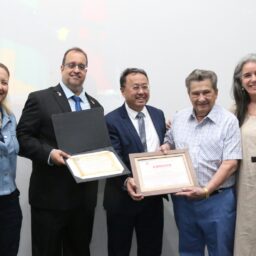 Reitor da Unimar recebe prêmio benemérito no Dia do Profissional de Educação Física