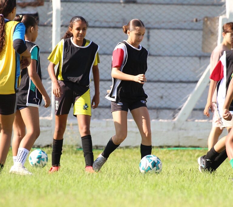 Secretaria de Esportes de Marília promove seletiva de futebol para meninas de até 17 anos