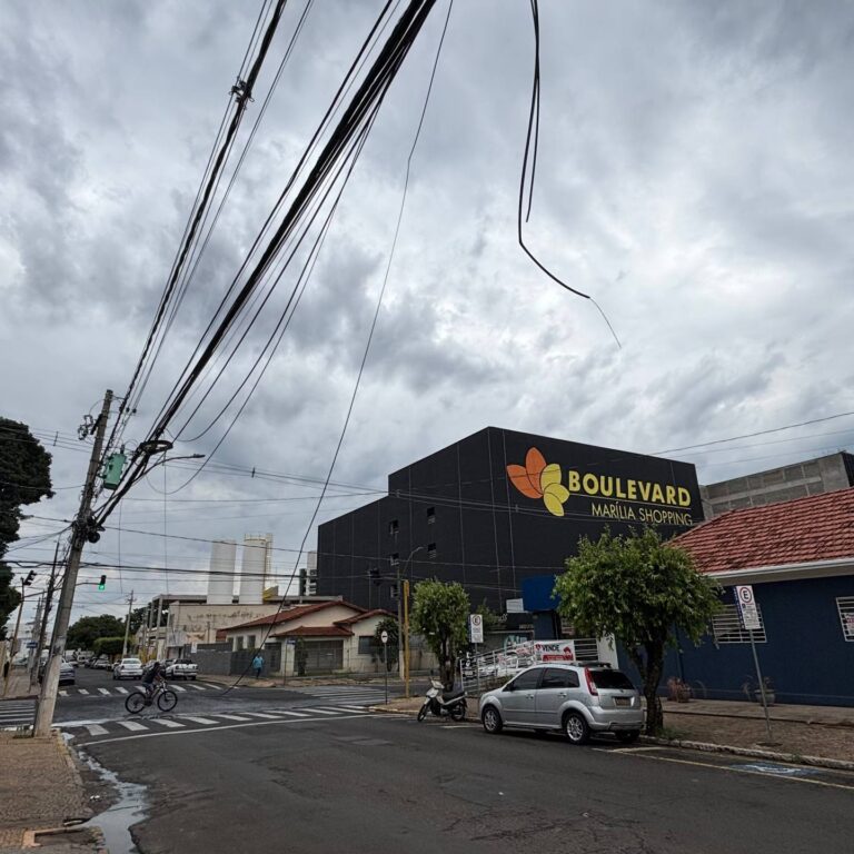 Marília aplica mais de três mil multas por fiação irregular em postes