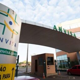 Anvisa proíbe lote falso de chá e suplementos inseguros para o consumo