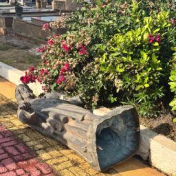 Cemitério de Pompeia sofre depredação e furto de objetos metálicos