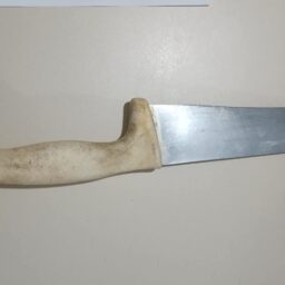 Homem ameaça companheira com faca e agride policiais em Echaporã