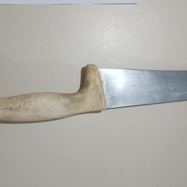 Homem ameaça companheira com faca e agride policiais em Echaporã