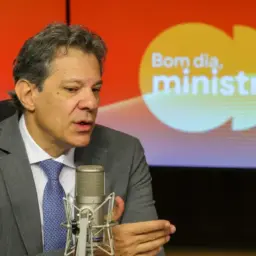Haddad afirma que governo Lula estuda tarifa zero no transporte público