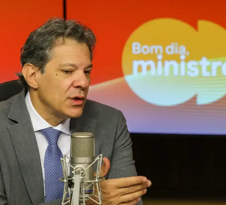 Haddad afirma que governo Lula estuda tarifa zero no transporte público