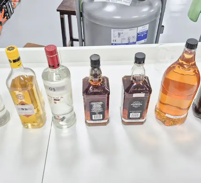 Polícia deflagra operação contra bebidas adulteradas em oito cidades de SP