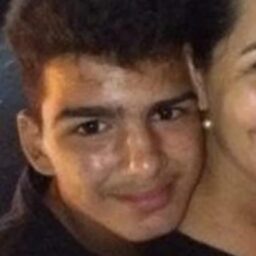 Estudante morre após bater moto em caminhão na zona norte