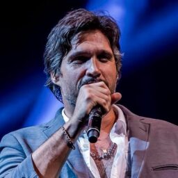 Leo Chaves faz show beneficente em Marília em prol de crianças