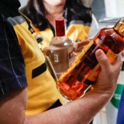 Estado de SP confirma terceira morte por ingestão de bebida com metanol