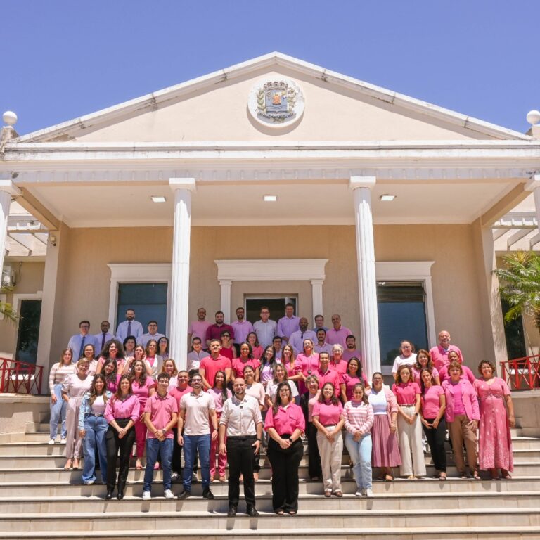 Servidores da Prefeitura de Pompeia promovem ação em apoio ao Outubro Rosa