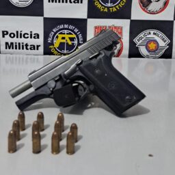 Agente penitenciário procurado pela Justiça é preso com arma e munições na Vila Barros