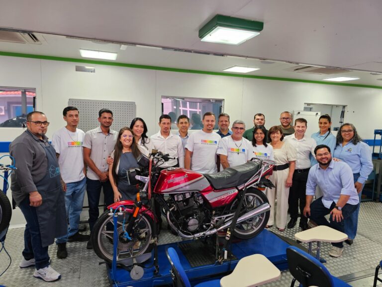 Cristiane Freitas visita Quintana e reforça importância da qualificação profissional