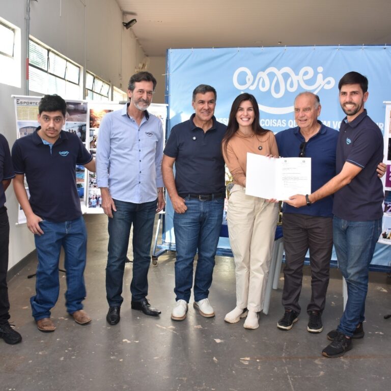 Amei homenageia Dani Alonso e Capitão Augusto em jantar beneficente