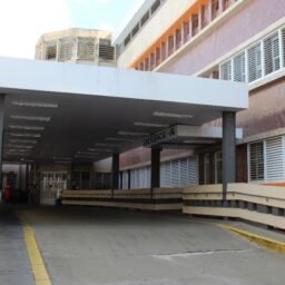 Motociclista que sofreu grave acidente no Contorno segue internado