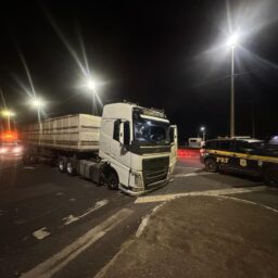 Caminhoneiro é preso após perseguição cinematográfica na BR-153