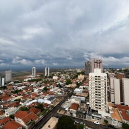 Frente fria traz chuva e derruba temperaturas em Marília no fim de semana