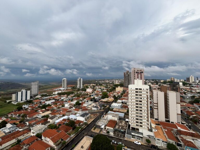 Frente fria traz chuva e derruba temperaturas em Marília no fim de semana