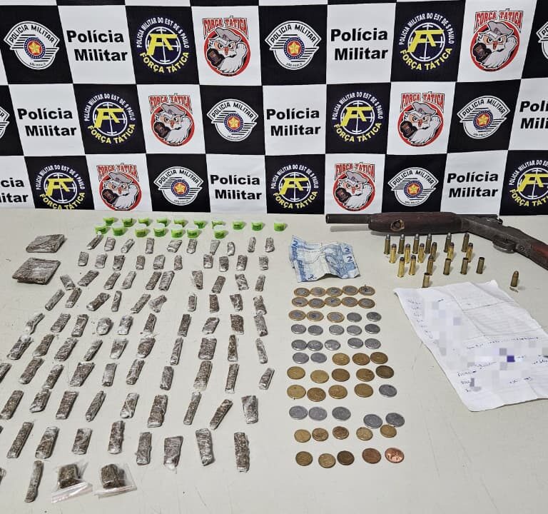 Pai e filho são presos pela PM; tráfico e porte de arma são investigados