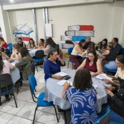 Educadores de Marília discutem inclusão da computação no currículo escolar