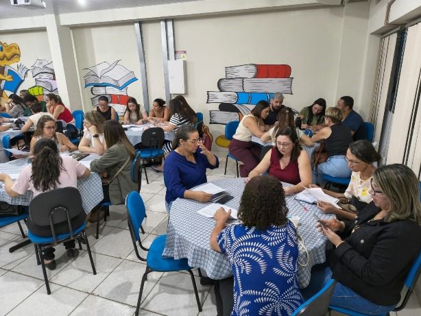 Educadores de Marília discutem inclusão da computação no currículo escolar