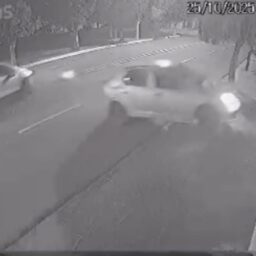 Motorista bate em carro de app e foge sem prestar socorro