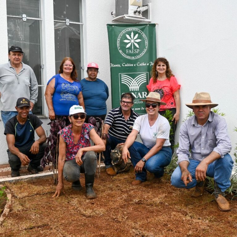 Curso de Jardinagem e Paisagismo transforma fachada do Fundo Social em Pompeia