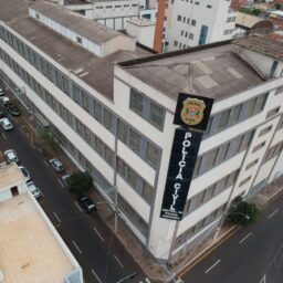 Criminosos furtam 300 metros de fios e medidor de energia em residência