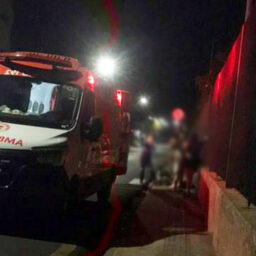 Flagrante de socorro expõe abuso de álcool entre jovens durante alerta por metanol