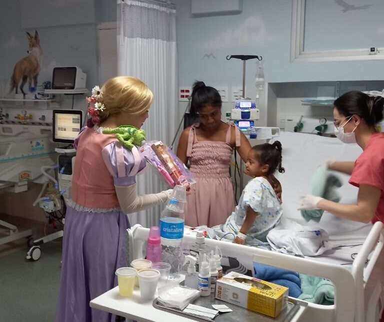 Ação solidária leva alegria às crianças internadas no Hospital Beneficente Unimar
