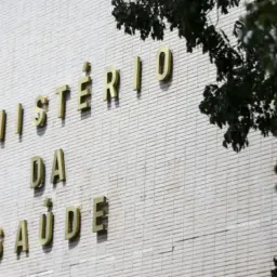 Brasil tem 14 casos confirmados de ingestão de metanol, confirma Ministério da Saúde