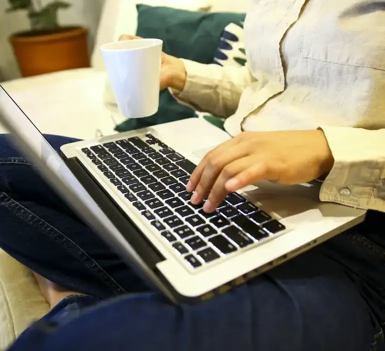 Proporção de quem estava em home office recua em 2024 e chega a 7,9%