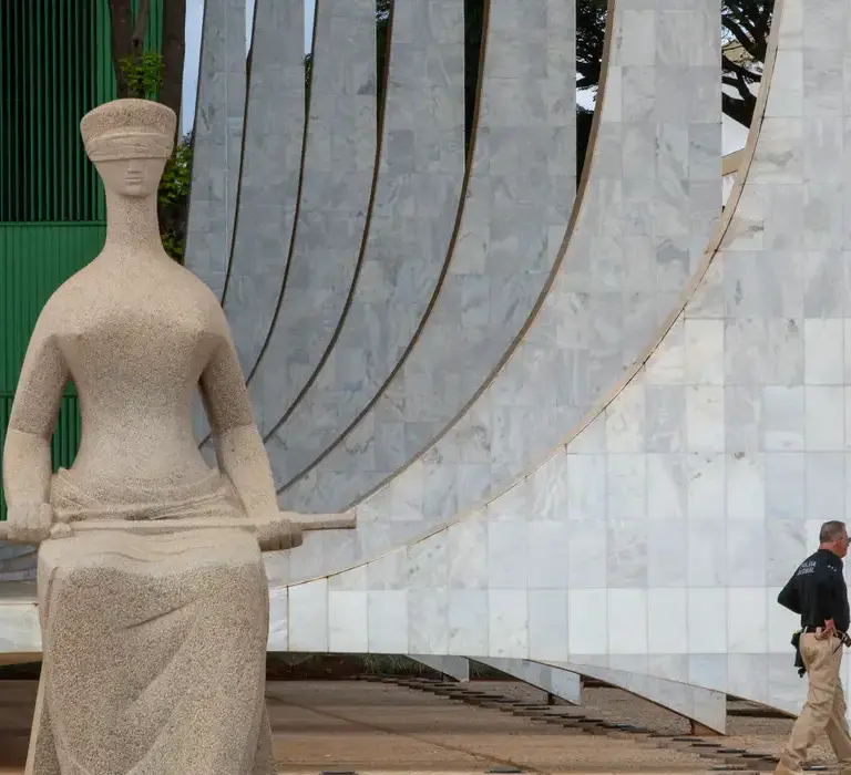 Primeira Turma do STF forma maioria para manter prisão de Bolsonaro