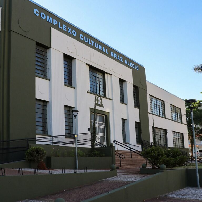 Marília abre exposição ‘Encontrar o Centro’ de Esmeralda Jatobah