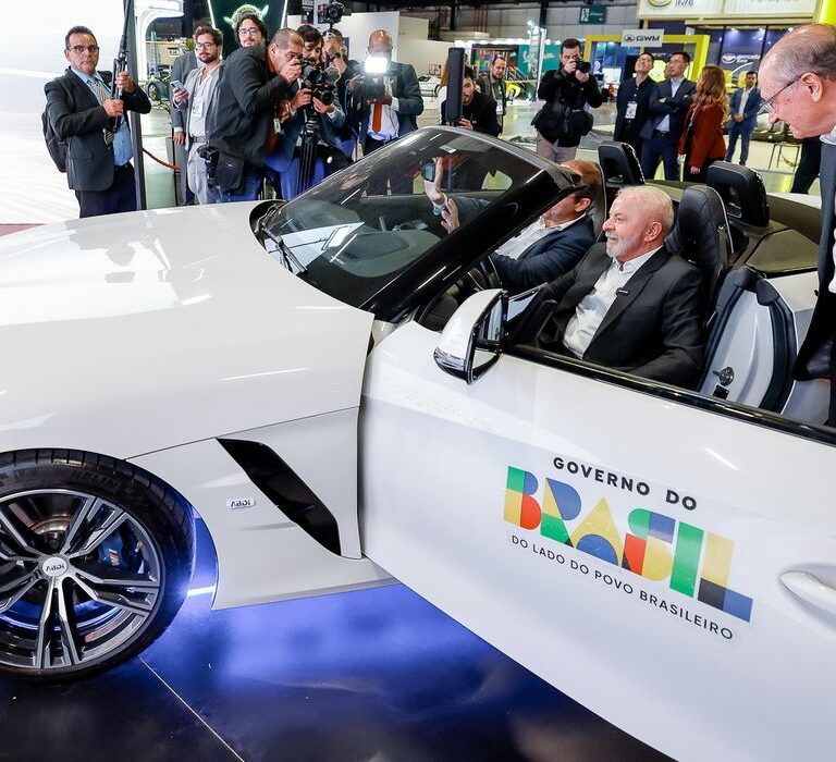 Lula celebra retirada de tarifas pelos EUA e diz que sinaliza respeito