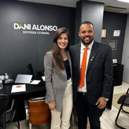 Burcão vai à Alesp entregar pedidos a Dani Alonso e Capitão Augusto