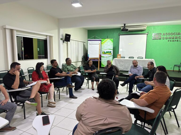 Pompeia debate turismo em reunião com empresários e prefeito