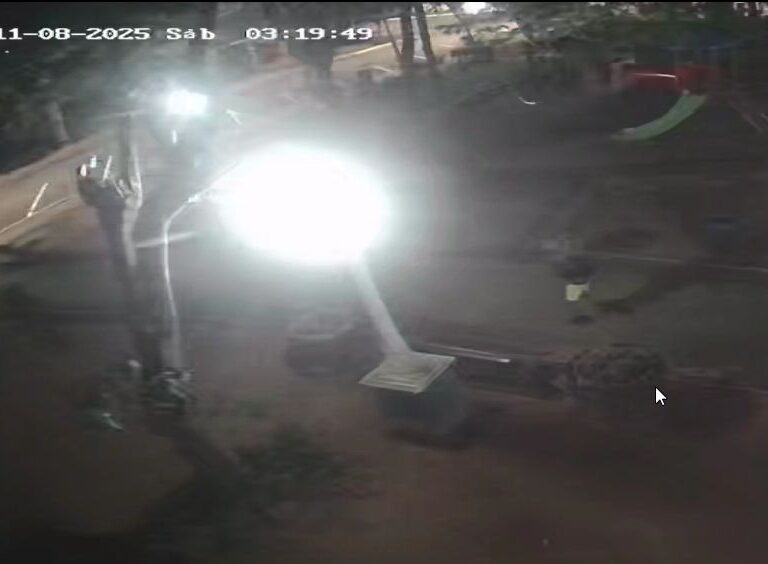 Homem é suspeito de furtar cerca de 60 lâmpadas de LED da Prefeitura na região