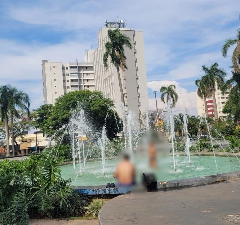 Homem em situação de rua é espancado e tem rosto fraturado na praça Maria Izabel