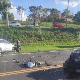 Colisão entre automóveis mata uma pessoa na SP-294 em Pompeia