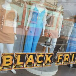 Black Friday movimenta comércio e anima marilienses