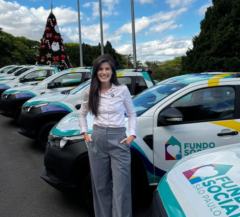 Dani Alonso e Capitão Augusto entregam 29 viaturas para Assistência Social na região