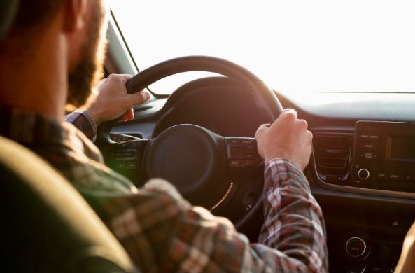 Como o Peugeot 208 se comporta em viagens intermunicipais: conforto, consumo e desempenho