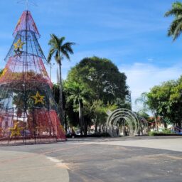 Marília acende luzes e inicia agenda do Natal Iluminado nesta sexta-feira