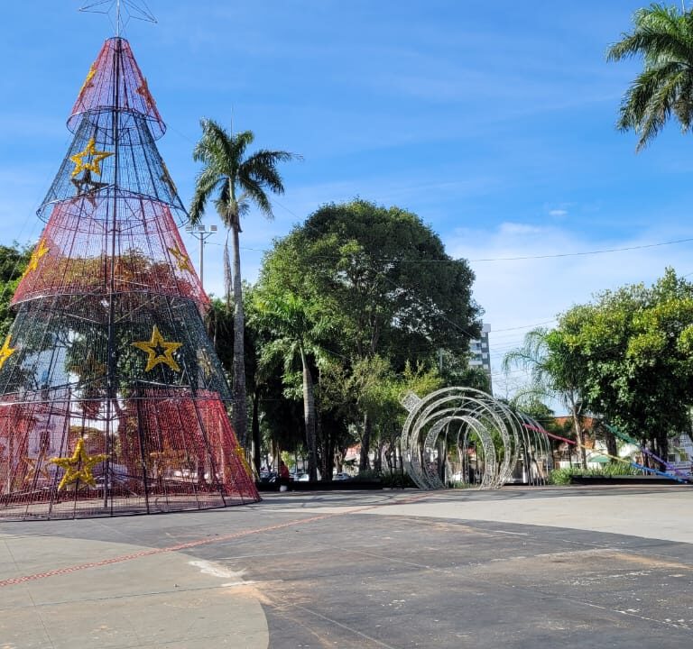 Marília acende luzes e inicia agenda do Natal Iluminado nesta sexta-feira