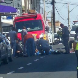 Motociclista sem habilitação causa acidente e acaba preso com moto adulterada
