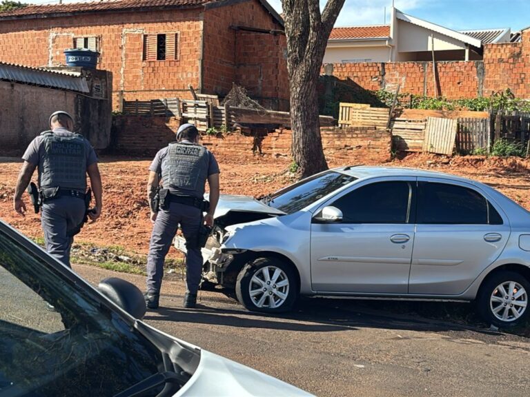Tentativa de homicídio tem perseguição e acidente na zona norte