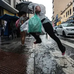 Defesa Civil de São Paulo alerta para fortes tempestades neste sábado
