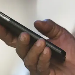 Polícia de SP faz operação contra receptação de celulares roubados