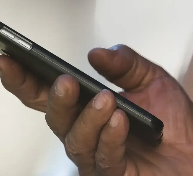 Polícia de SP faz operação contra receptação de celulares roubados